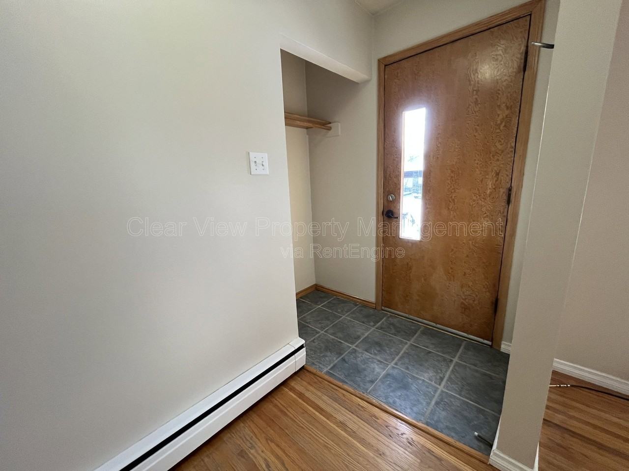 1009 18 St N - Photo 3 of 24