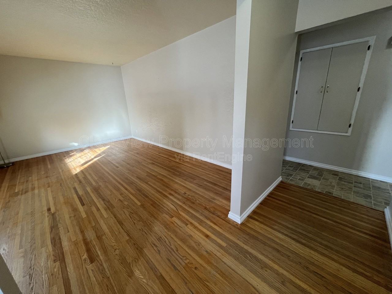 1009 18 St N - Photo 4 of 24