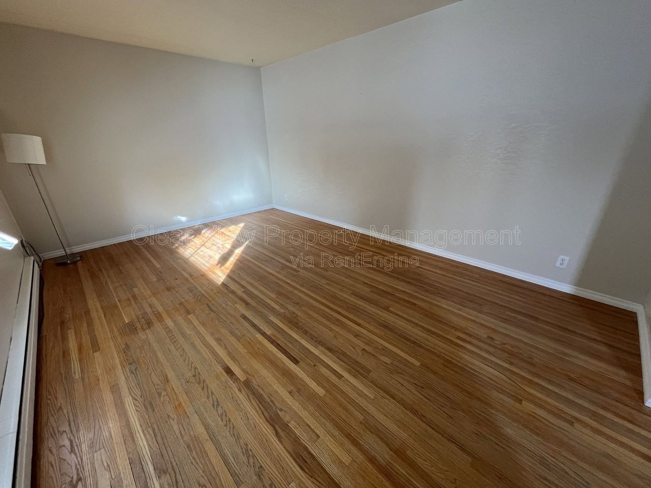 1009 18 St N - Photo 5 of 24