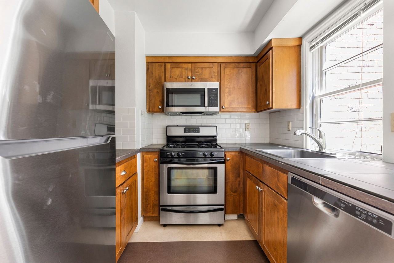 235 Ne 61st Ave #36 - Photo 3 of 19