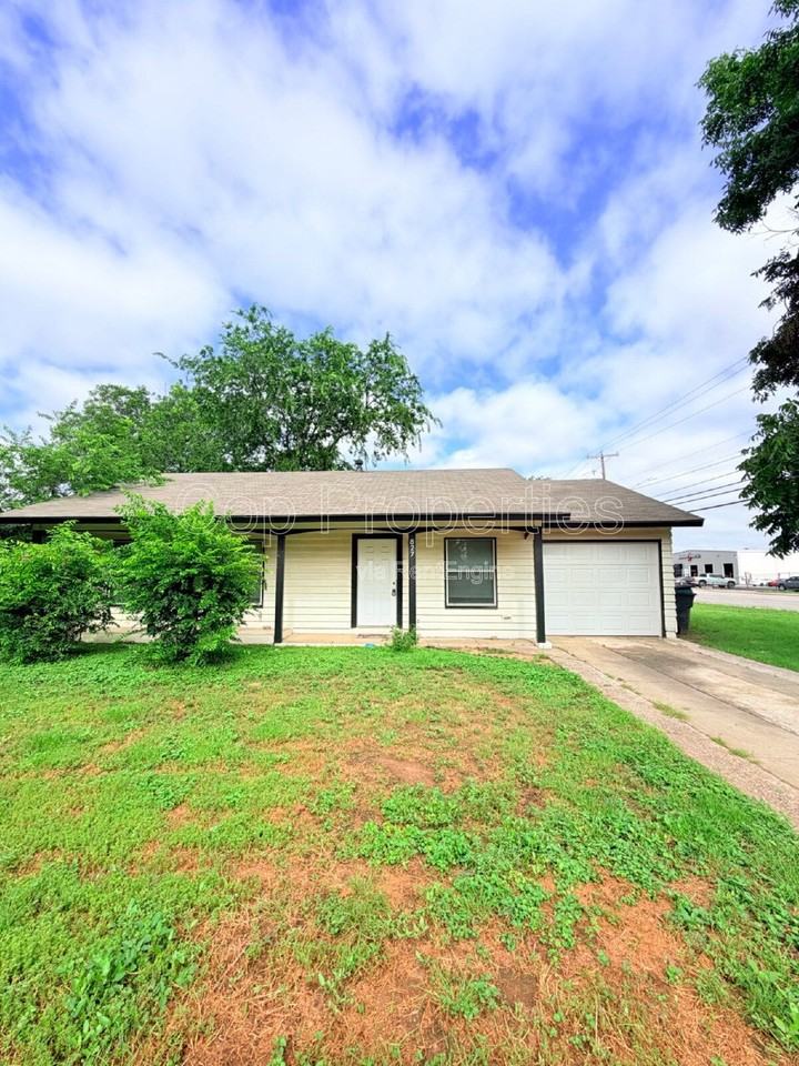 827 Dunwoodie Dr