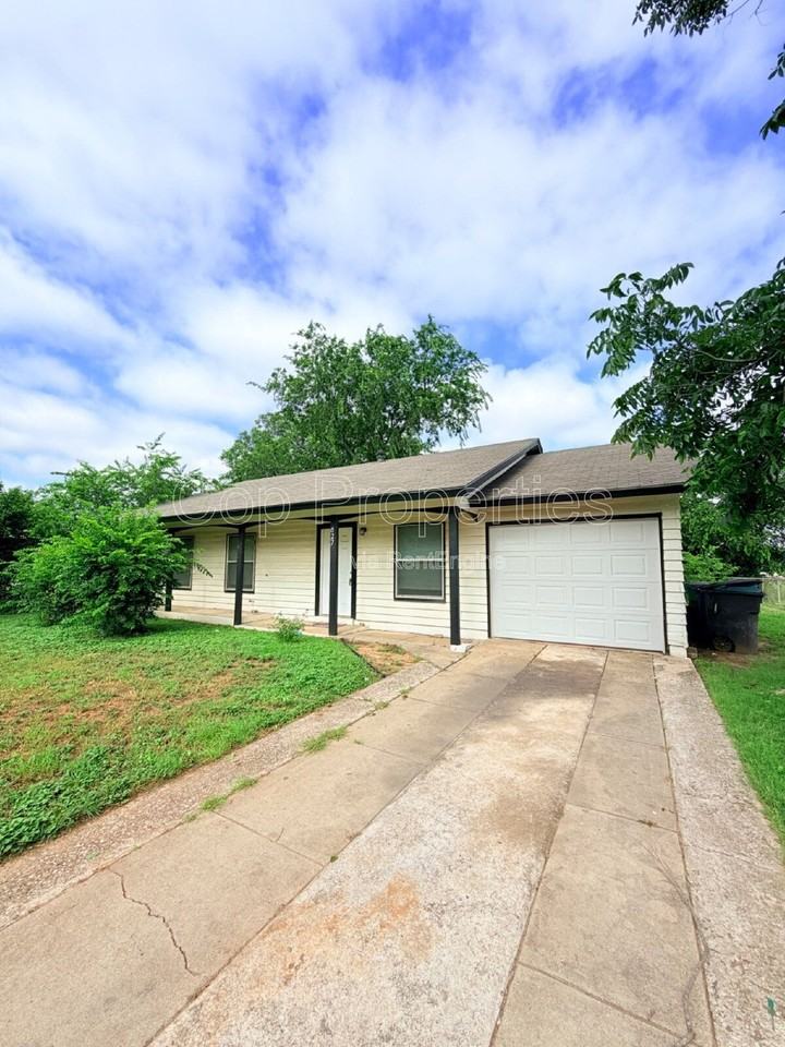 827 Dunwoodie Dr - Photo 2 of 15