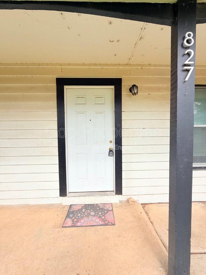 827 Dunwoodie Dr - Photo 3 of 15