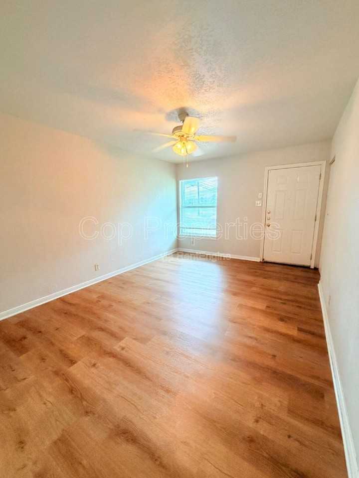 827 Dunwoodie Dr - Photo 4 of 15
