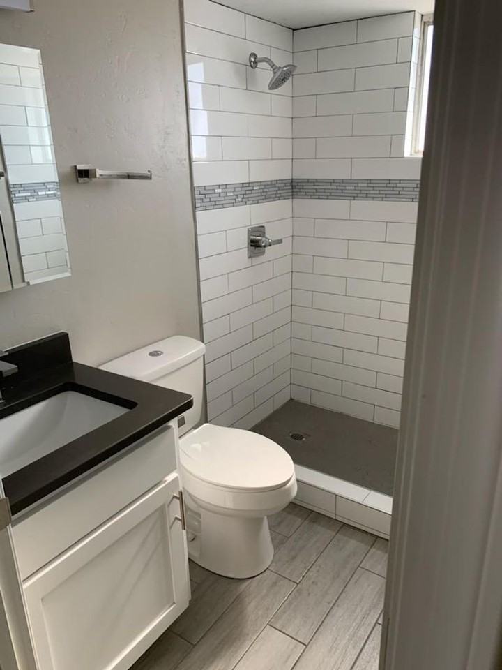 714 E 10th St #3 - Photo 4 of 35