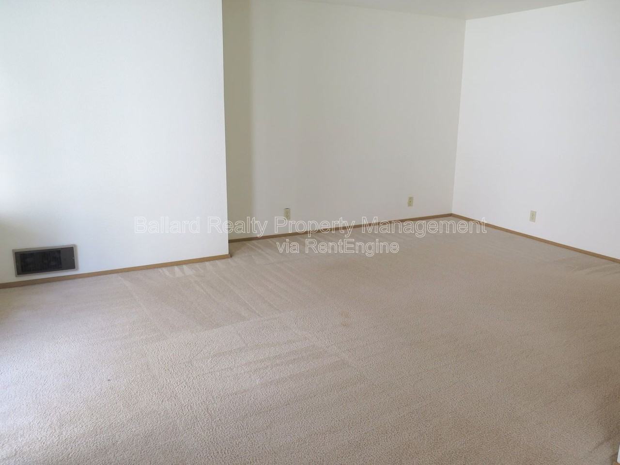 3232 21st Ave W #102 - Photo 3 of 9