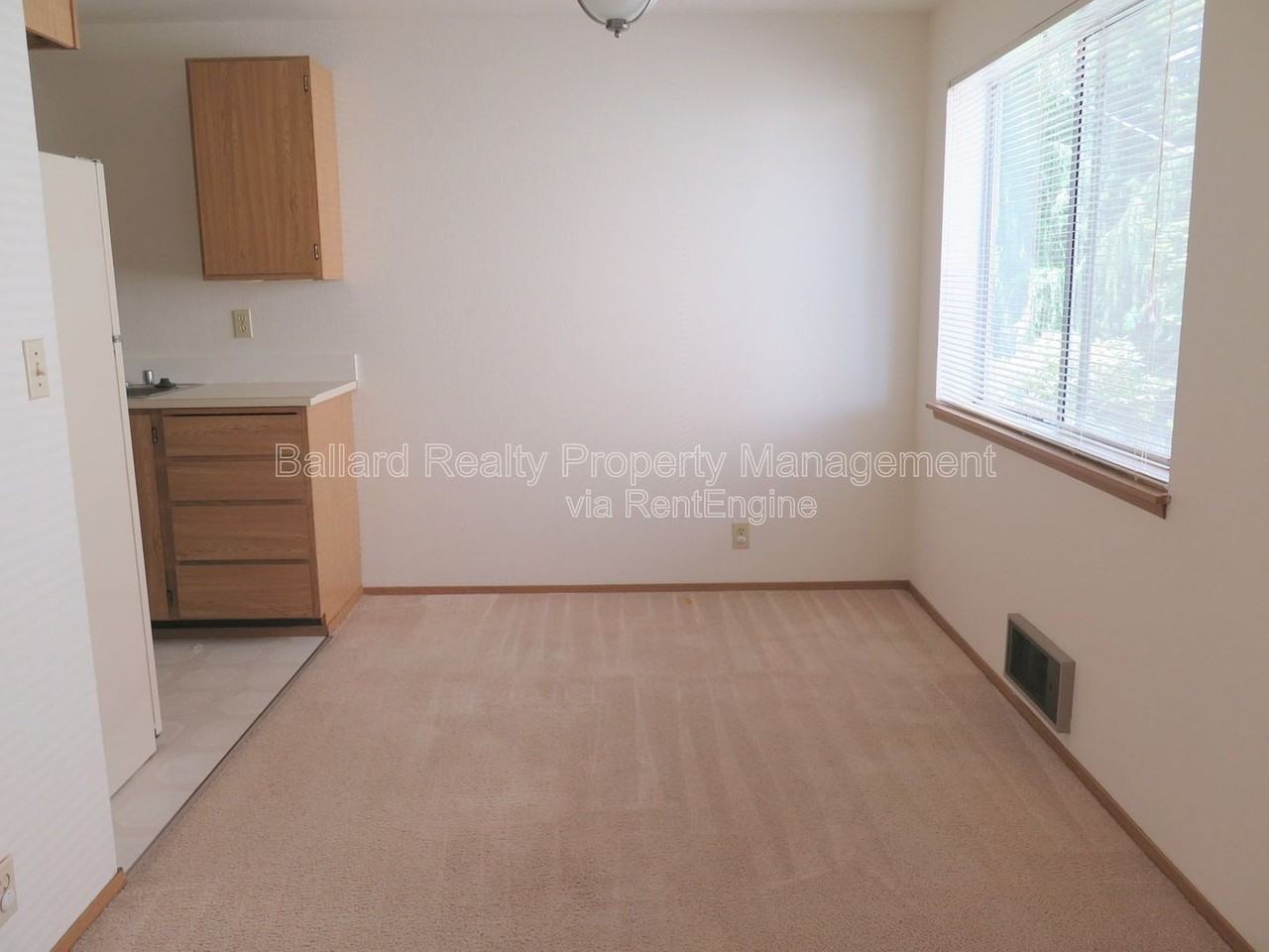 3232 21st Ave W #102 - Photo 5 of 9