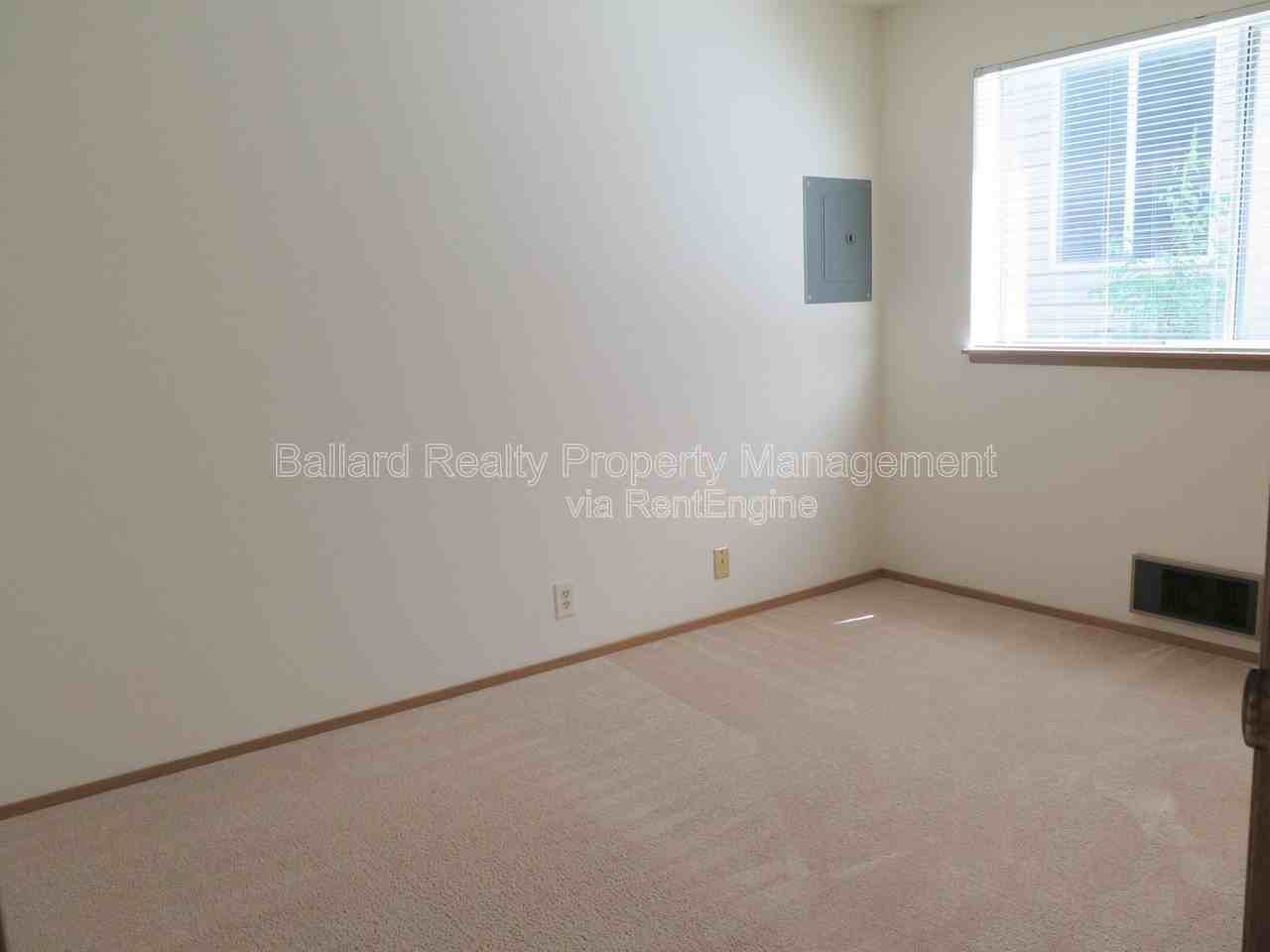 3232 21st Ave W #102 - Photo 7 of 9