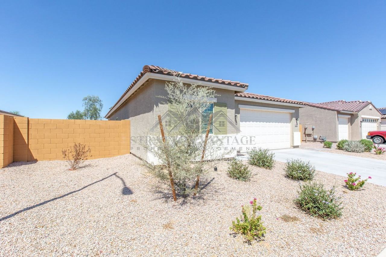2547 N Kenna Pl - Photo 3 of 40