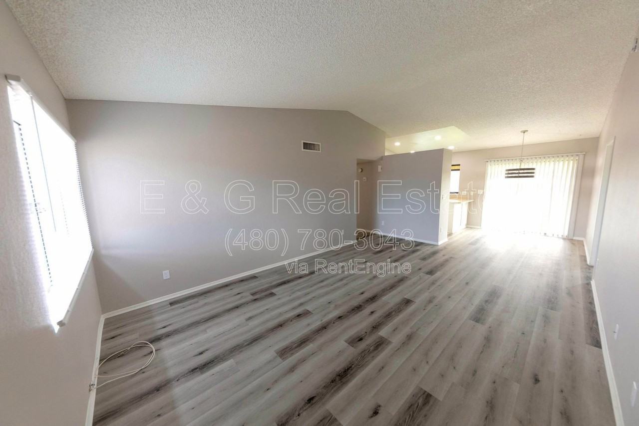 10713 W Campbell Ave - Photo 2 of 28