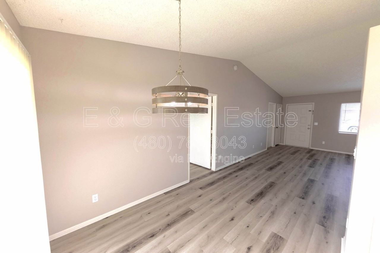 10713 W Campbell Ave - Photo 7 of 28
