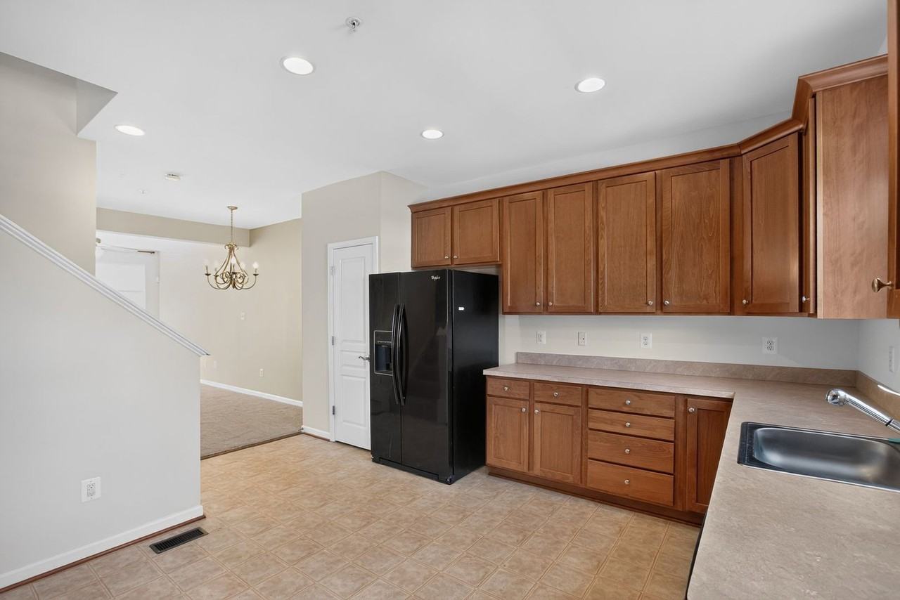 23111 Foxglove Way - Photo 3 of 15