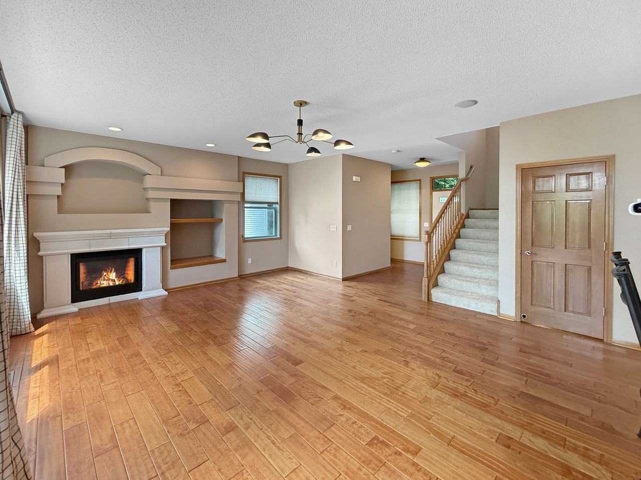 815 Newberry Ln - Photo 4 of 23