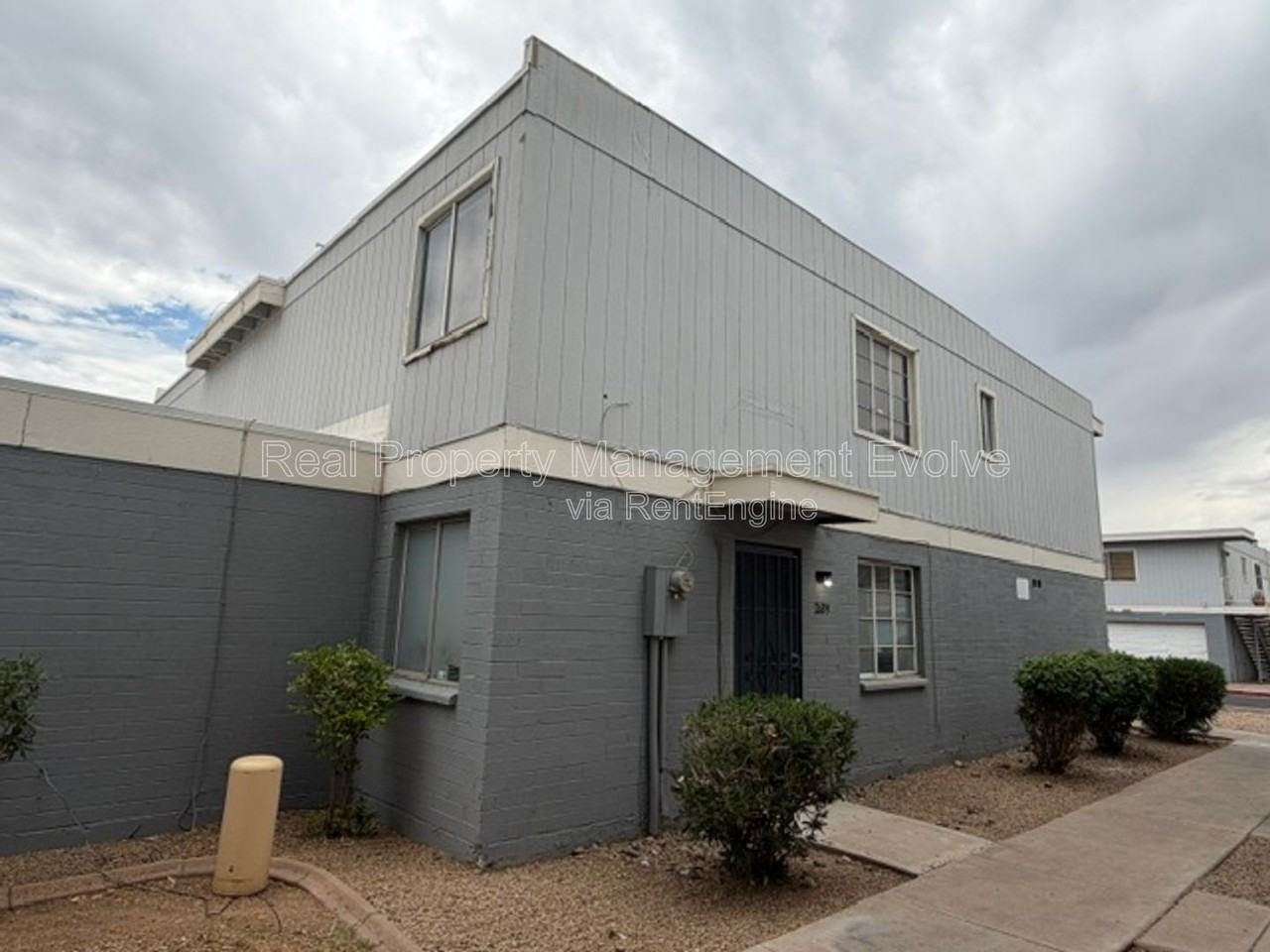 2689 W Ocotillo Rd - Photo 2 of 26