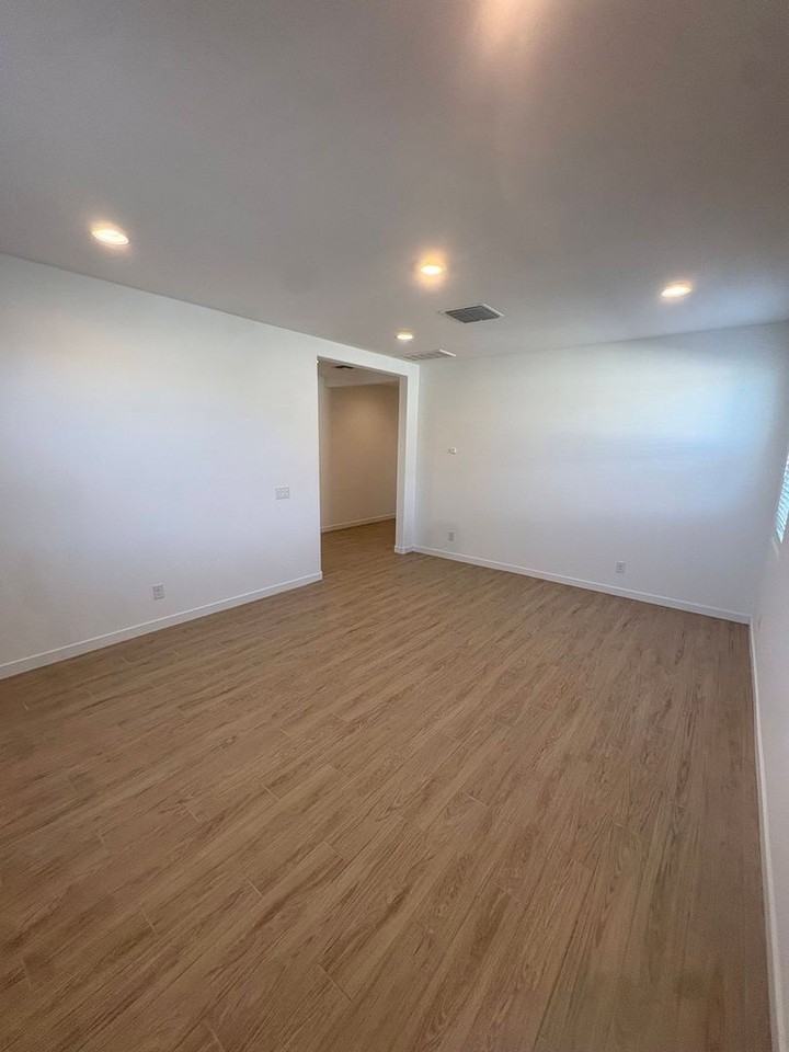 19214 W Marissa Dr - Photo 4 of 17