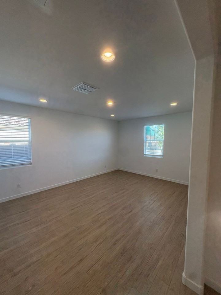 19214 W Marissa Dr - Photo 5 of 17