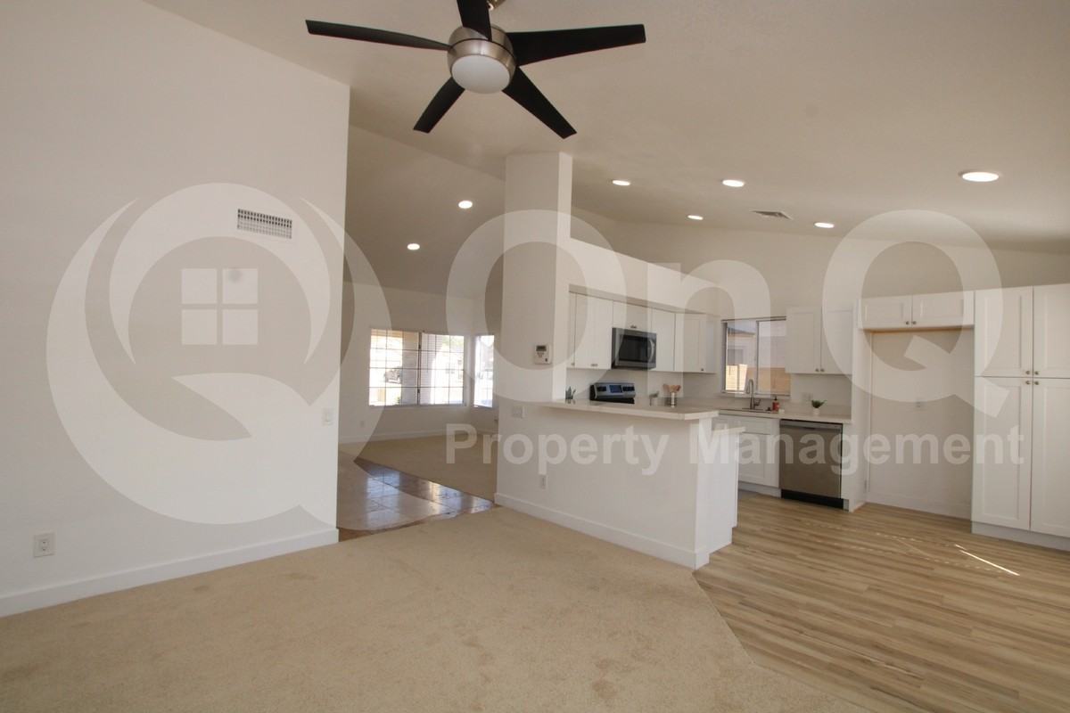 7849 W Hearn Rd - Photo 3 of 18