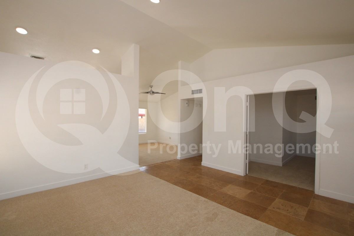 7849 W Hearn Rd - Photo 6 of 18