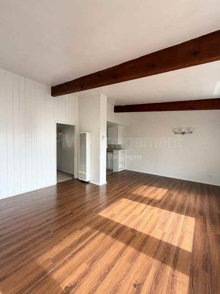 7036 Hawthorn Ave #10 - Photo 2 of 11