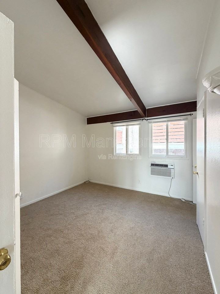 7036 Hawthorn Ave #10 - Photo 5 of 11