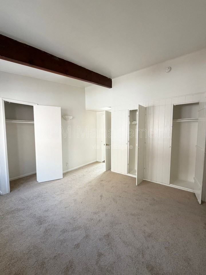 7036 Hawthorn Ave #10 - Photo 6 of 11
