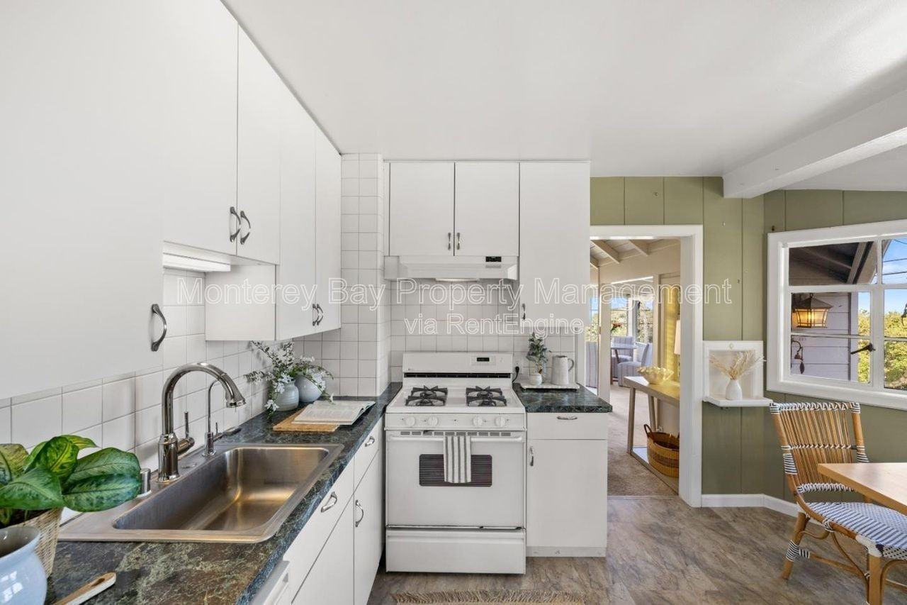 705 Grace St - Photo 5 of 27