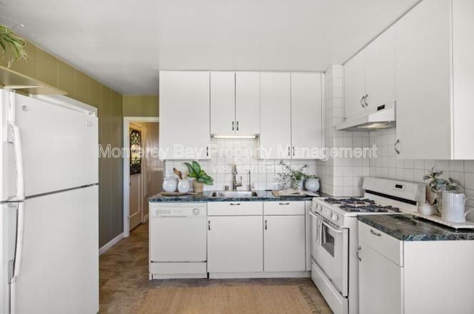 705 Grace St - Photo 7 of 27