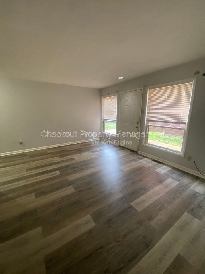 3737 Morganford Rd #D - Photo 3 of 8