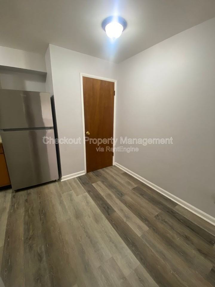 3737 Morganford Rd #D - Photo 4 of 8