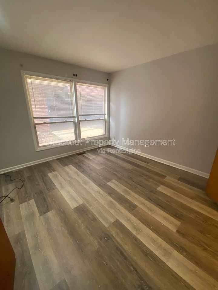 3737 Morganford Rd #D - Photo 5 of 8