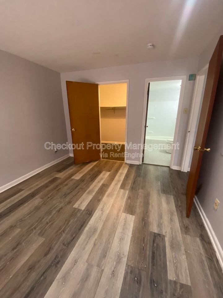 3737 Morganford Rd #D - Photo 6 of 8
