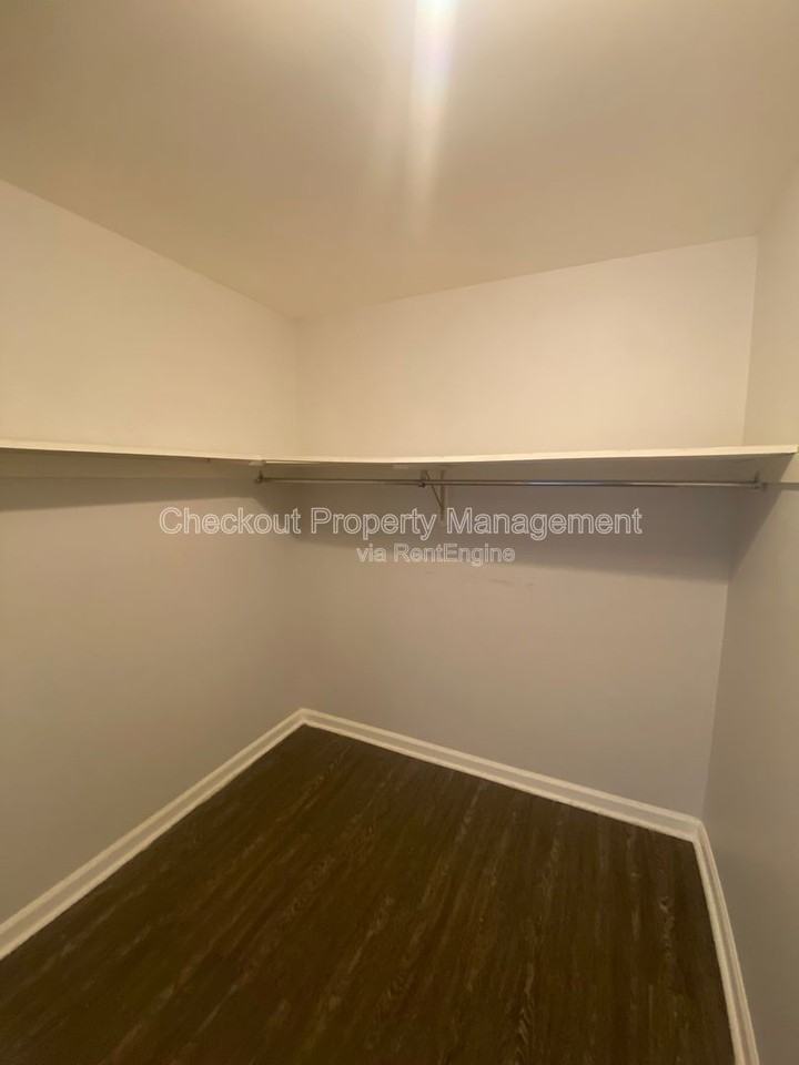 3737 Morganford Rd #D - Photo 7 of 8
