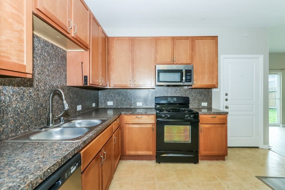 8119 Almera Falls Dr - Photo 7 of 16