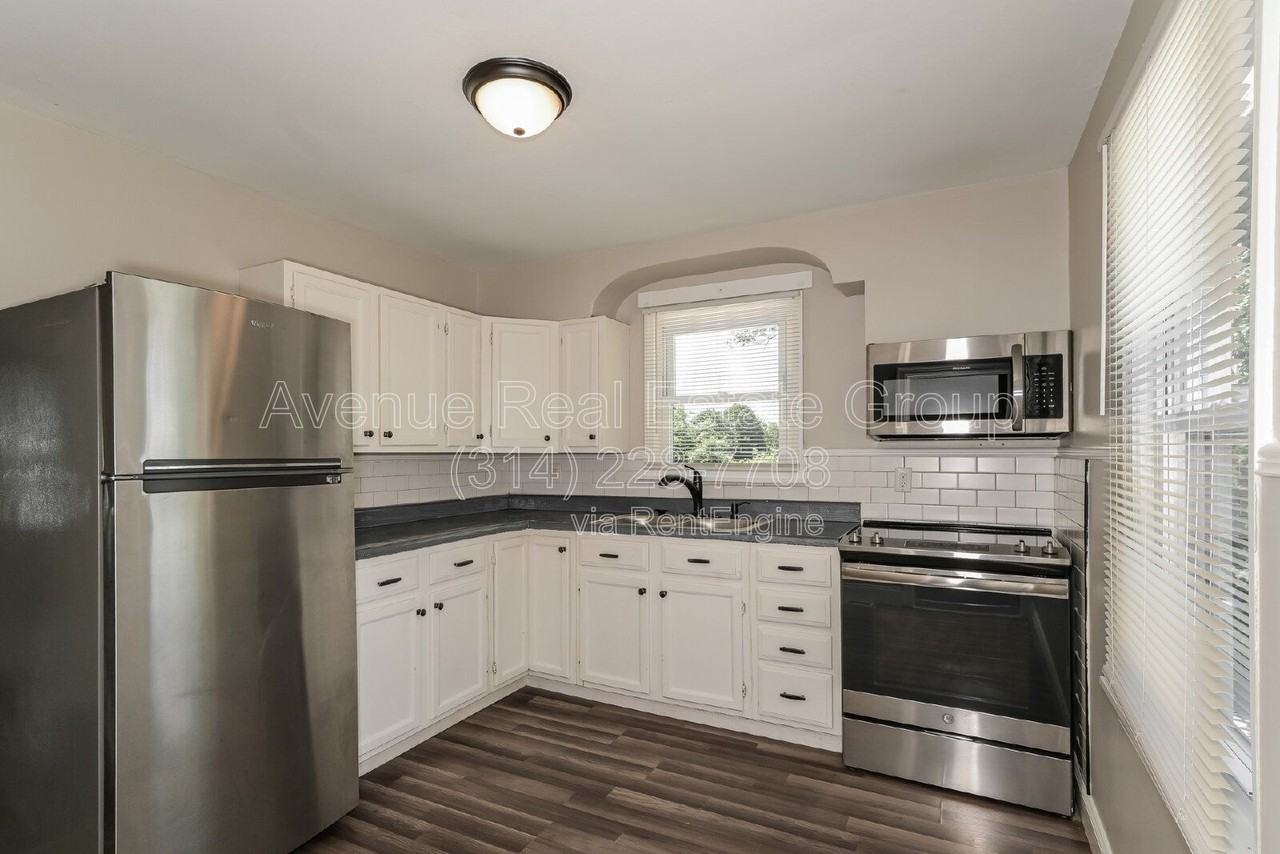 925 Mcdonough St - Photo 4 of 11