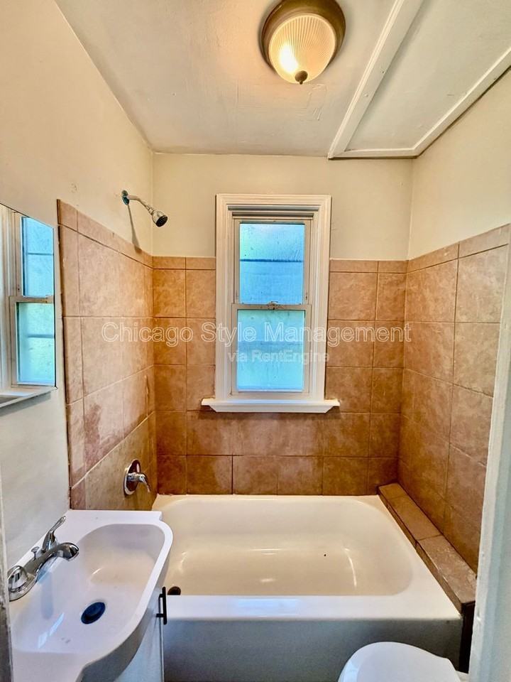12138 S Parnell Ave - Photo 6 of 12
