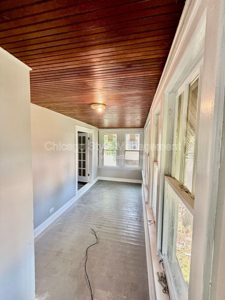 12138 S Parnell Ave - Photo 5 of 15