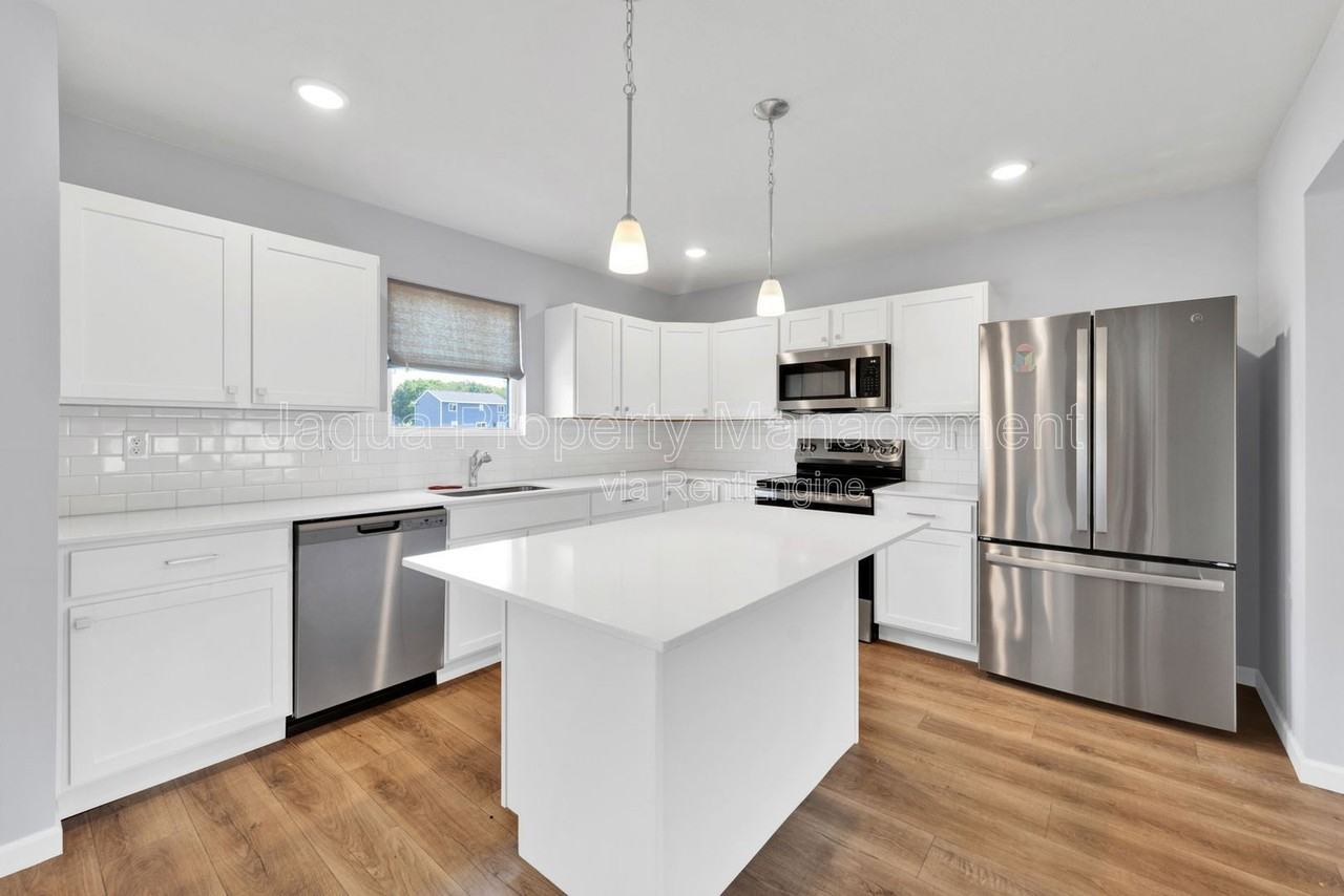 48265 Silver Oaks W - Photo 2 of 24