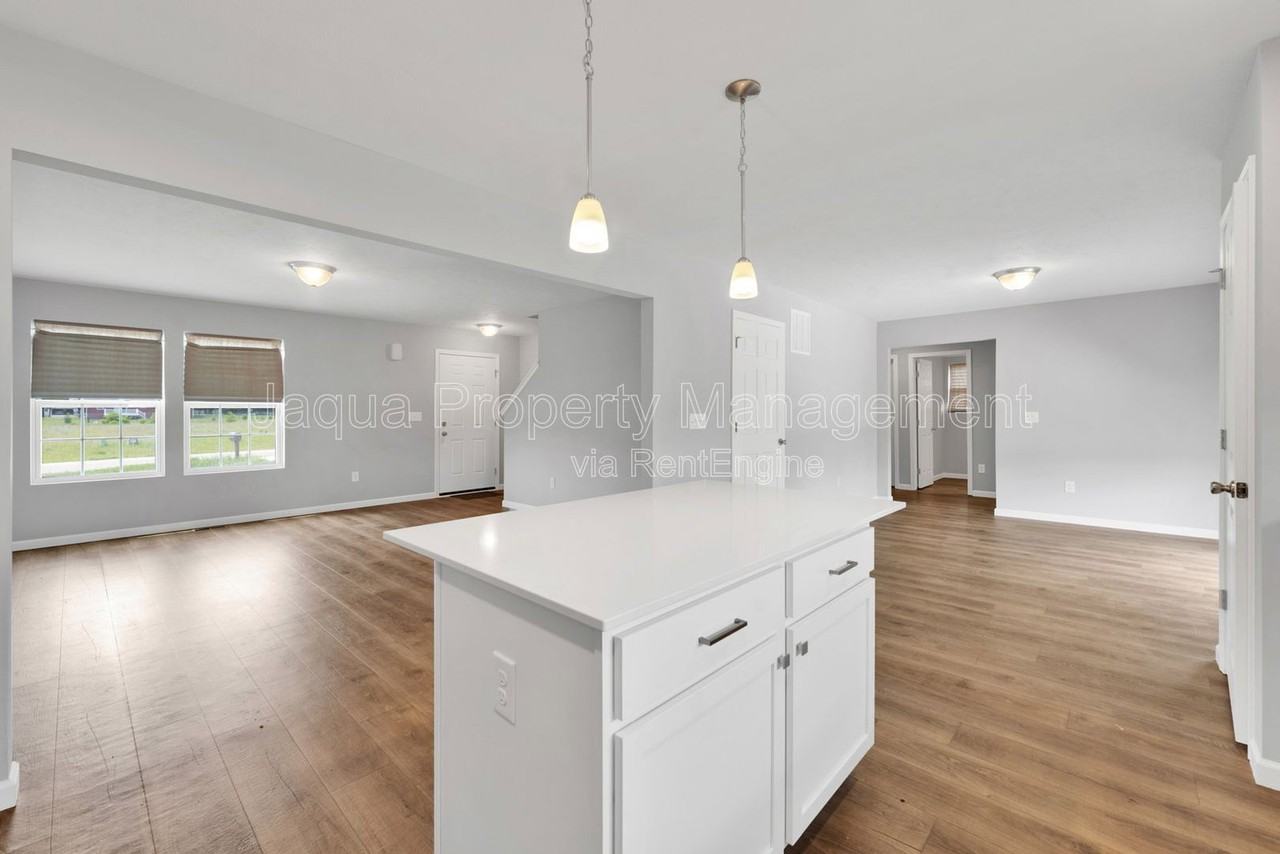 48265 Silver Oaks W - Photo 4 of 24