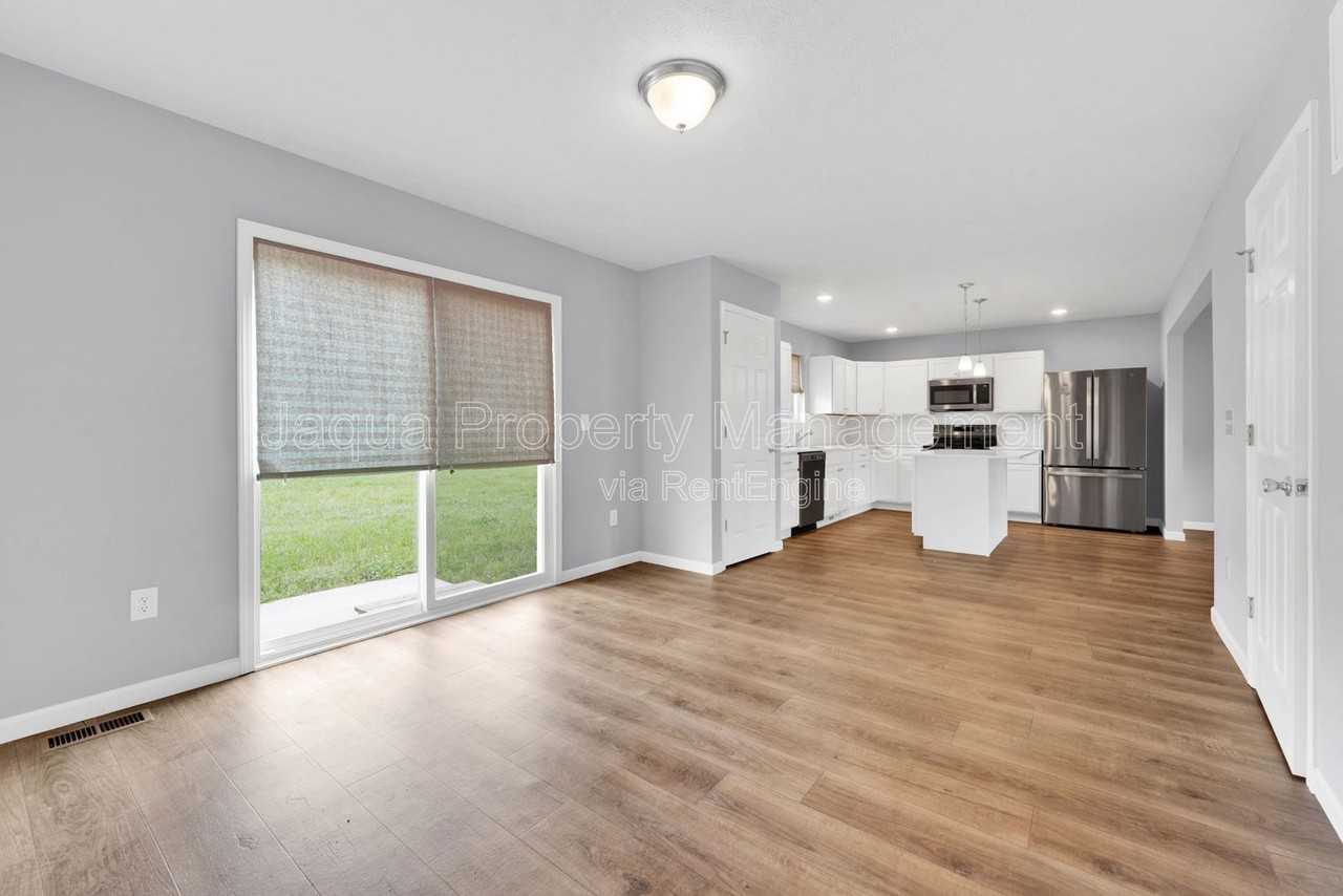 48265 Silver Oaks W - Photo 6 of 24