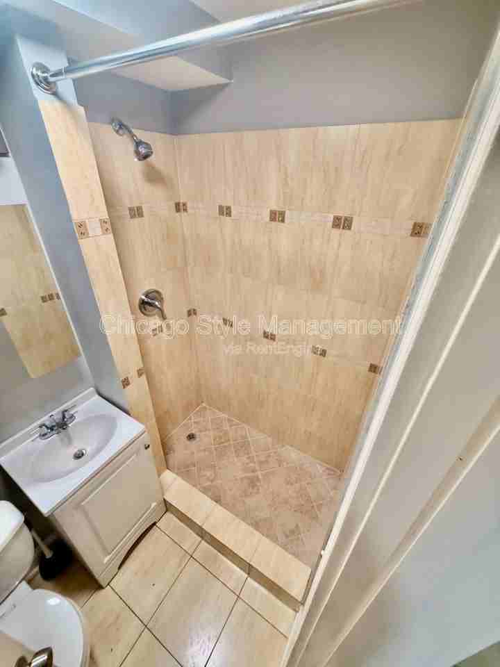 6605 S Kimbark Ave #6605G - Photo 7 of 11