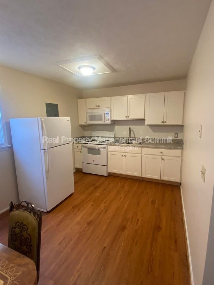 457 Steeles Fort Rd #10 - Photo 4 of 11