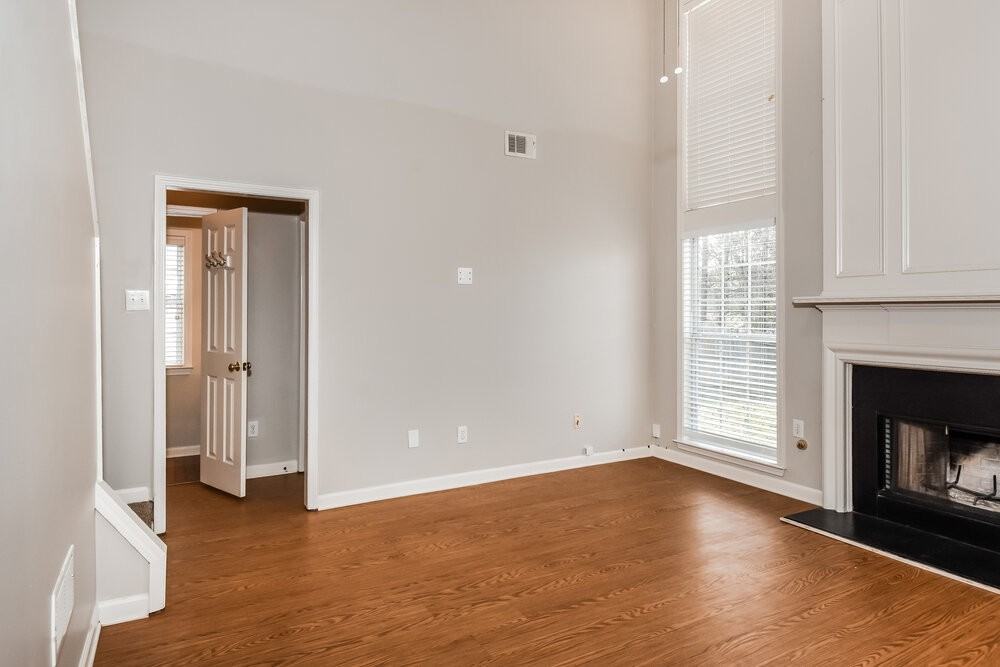 135 Wallnut Hall Cir - Photo 4 of 17