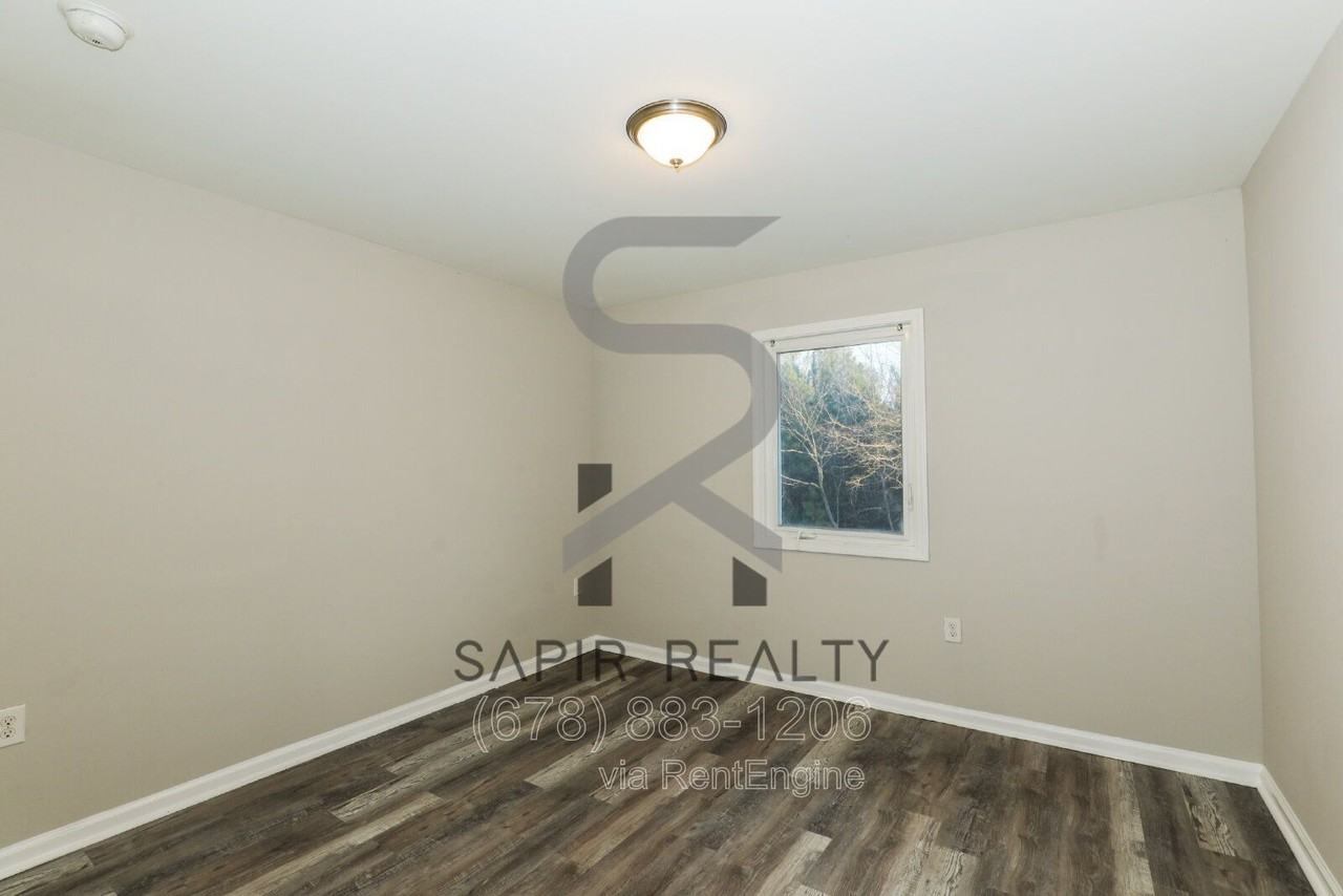 166 Anderson Ave Nw #B11 - Photo 4 of 12