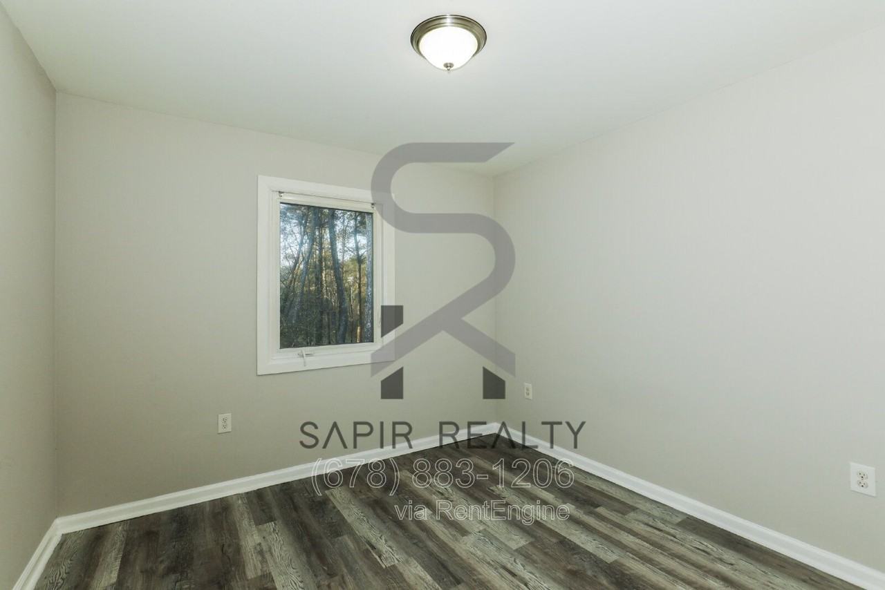 166 Anderson Ave Nw #B11 - Photo 5 of 12