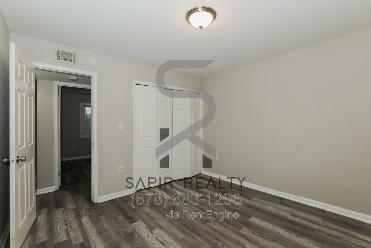 166 Anderson Ave Nw #B11 - Photo 6 of 12
