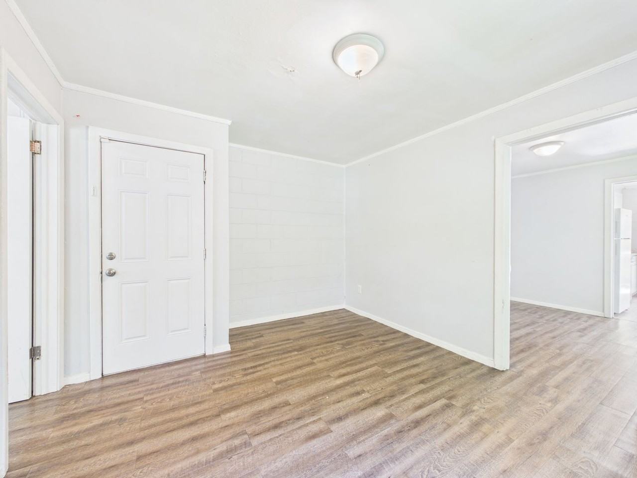 923 N 20th St #D - Photo 2 of 15