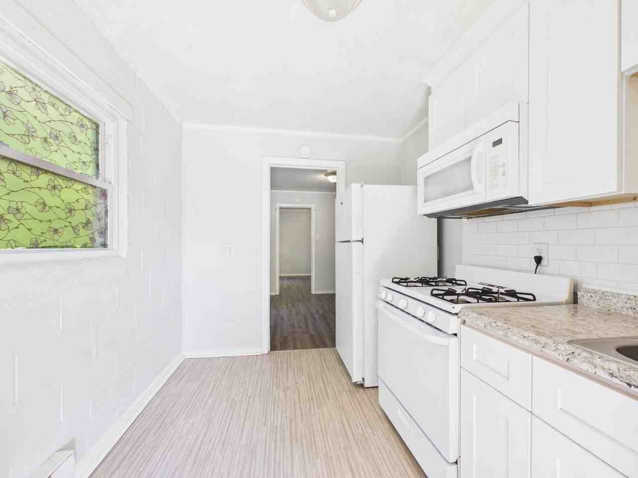 923 N 20th St #D - Photo 7 of 15