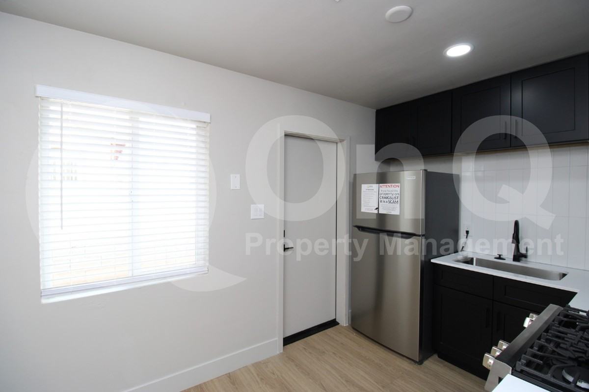 2309 N Dayton St #2 - Photo 4 of 11