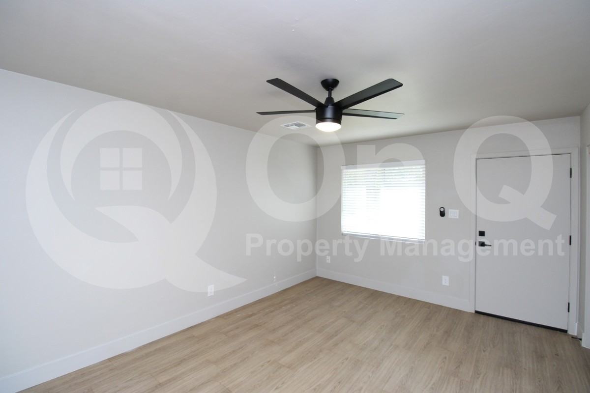 2309 N Dayton St #2 - Photo 6 of 11
