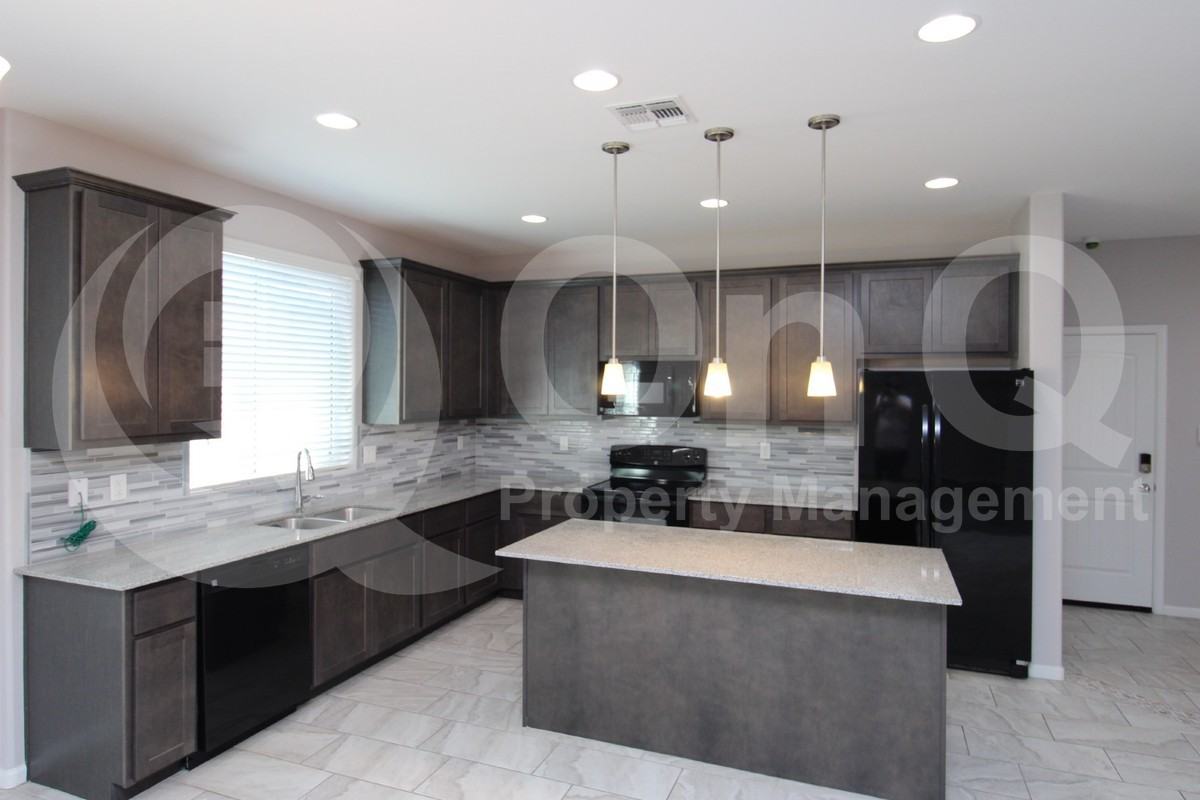 24750 W Huntington Dr - Photo 3 of 21